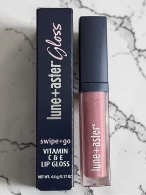 Lune+aster Swipe+Go Vitamin C & E Lip Gloss — Vlogger